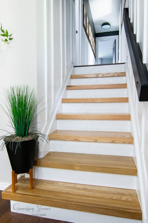 DIY Modern Stair Treads & Risers 27 Stairway Tread Ideas, Modern Stair Treads, Stair Railing Ideas, Refinish Stairs, Stairs Modern, Redo Stairs, Stairs Treads And Risers, Diy Staircase Makeover, Diy Stair Railing