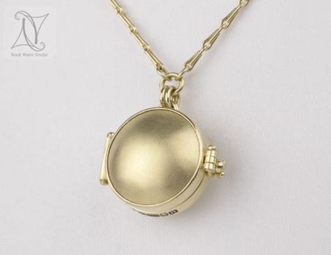 Rock Water Studio – Gold Compass Locket Compass Locket, Metal Craft, Pretty Jewelry, Family Goals, Book Inspiration, Locket Necklace, Pretty Jewellery, Summer 2016, Compass