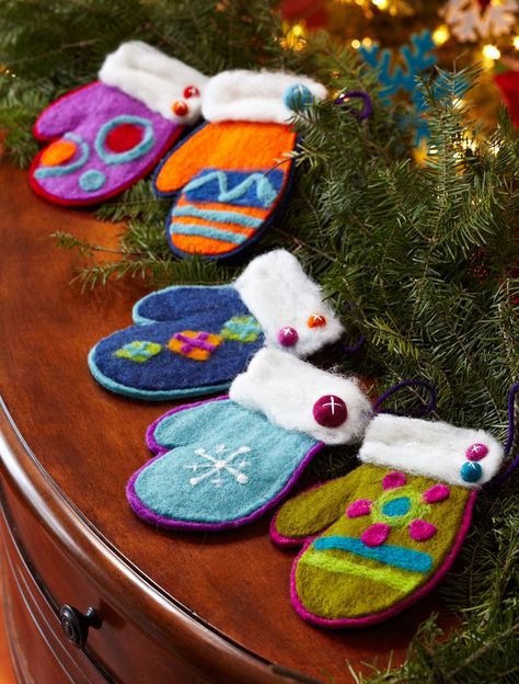 Diy Felt Ornaments, Stockings Diy, Felt Ornaments Diy, Diy Felt Christmas Ornaments, Handmade Felt Ornament, Felt Ornaments Patterns, Mitten Ornaments, Felt Christmas Stockings, Christmas Stockings Diy