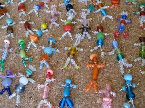 Recycled Crafts – Page 15 – Creative upcycle and downcycle ideas Wire People, Bead People, Beaded People, Bead Dolls, Christmas Child, Operation Christmas Child, Bead Projects, Beaded Crafts, Beading Projects