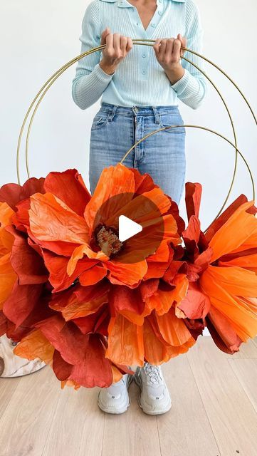 NEUE BLVD on Instagram: "It’s time for orange to shine 🍊  #giantflowers #giantflower #giantflowersdecor #paperflower #paperflowers #paperflowerbackdrop #paperflowerwall #flowerwreath #wreath #christmaswreath #walldecor #homedecoration #home #artofinstagram #instadaily #ootd #floweroftheday #christmastree #christmasdecorations #modernchristmas #fyp #explorepage #trendingaudio #tutorial #influencer" Orange Backdrop Ideas, Giant Flower Backdrop, Giant Flowers Diy, Giant Paper Flowers Diy, Diy Cake Topper Birthday, Easy Paper Flowers, Flower Box Gift, Paper Flower Wall Decor, Paper Flower Backdrop