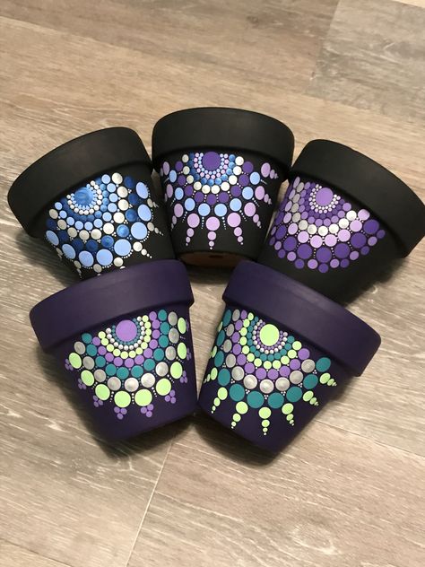 Dot Mandala On Pots, Mandala Flower Pot Painting, Stash Jar Ideas Diy Paint, Dot Painting On Pots, Mandala Pottery Painting, Clay Pot Designs Paint, Mandala On Pot, Pot Mandala Art, Snowing Outfits