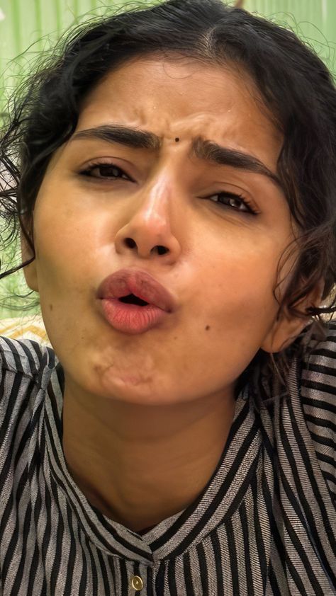 Actress Face Tribute, Anupama Parameswaran Hot Lips, Anupama Parameswaran Hot Pic, Cūm Tribute Video, Actress Expression, Anupama Parameswaran Cute Face, Awkward Wedding Photos, Anupama Parameswaran, Actress Without Makeup