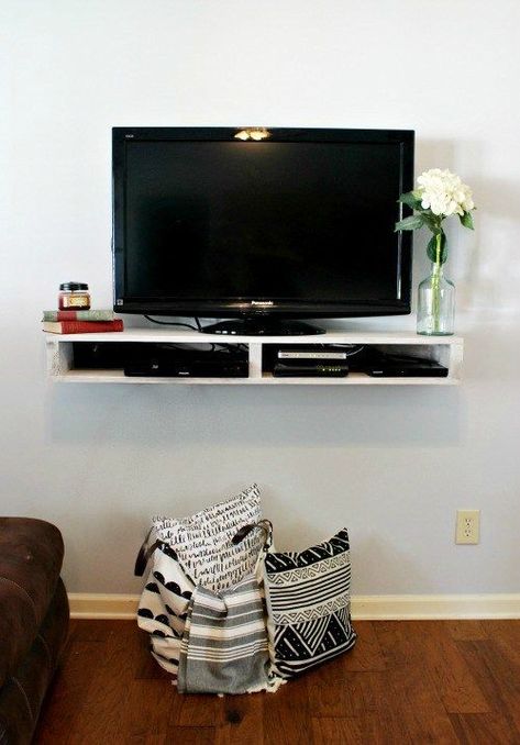 How to Build a Floating Shelf for your TV--free building plans and tutorial to make this modern floating TV Shelf Floating Shelf Tv Stand, Tv Floating Shelves, Office Shelf Decor, Floating Shelves Tv, Shelf Under Tv, Floating Shelf Under Tv, Wall Mount Tv Shelf, Mirrors Bedroom, Tv Wall Shelves