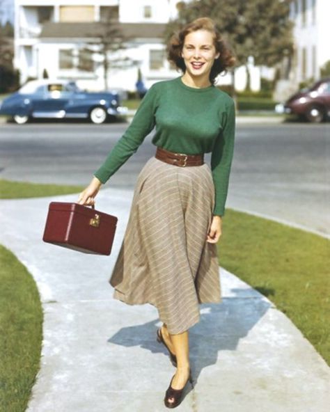 Fashion 1950s Style, 1940s Looks, Vintage Street Fashion, Vintage Street Style, 1940s Outfits, Street Style Fall, 1950’s Fashion, Janet Leigh, 1950s Outfits