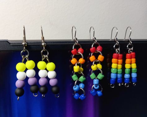 DIY earrings. Trans Crafts, Pride Jewelry Diy, Pride Diy, Fete Ideas, Library Resources, Pride Earrings, Pride Stuff, Pride Jewellery, Jewellery Art