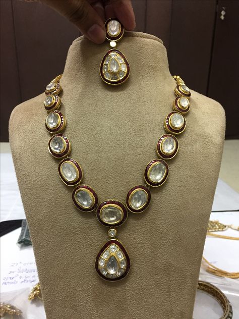 Big polki single necklace Indian Jewellery Gold, Long Necklace Designs, Big Diamonds Necklace, Uncut Jewellery, Single Necklace, Polki Sets, Bridal Jewellery Inspiration, Jewelry Kundan, Polki Earrings