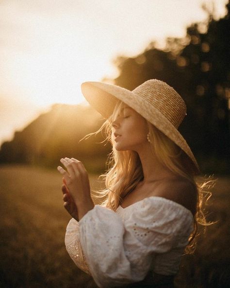 Boho Field Photoshoot, Boho Chic Photoshoot, Outdoor Portrait Photography Poses, Female Portrait Poses, Boho Photoshoot, Outdoor Portrait Photography, Inner Joy, Nature Photoshoot, Solo Photo