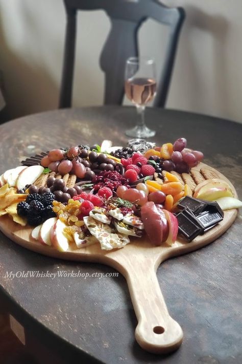 Pizza Serving Board, Pizza Paddle, Dessert Board, Charcuterie Inspiration, Large Pizza, Charcuterie Cheese, Party Food Platters, Charcuterie And Cheese Board, Charcuterie Recipes