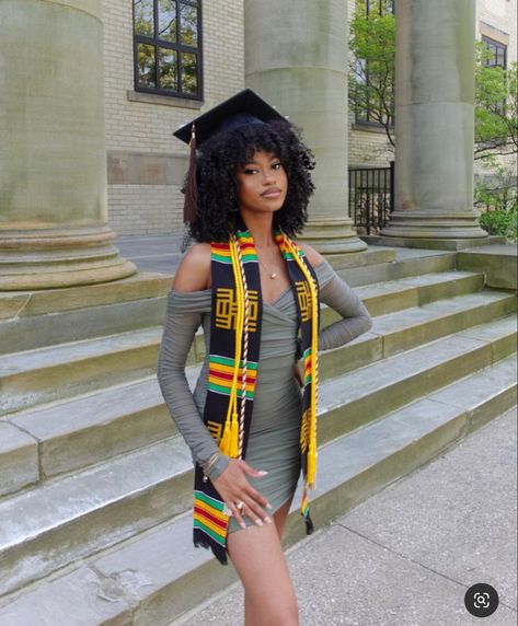 Natural Hairstyles For Black Women Graduation Cap, Graduation Pictures Curly Hair, Cap And Gown Photos Black Women, Graduation Cap With Curly Hair, Curly Hair Graduation Pictures, Natural Hair Graduation Pictures, Cap And Gown Hair Hairstyles Black Women, Graduation Cap Curly Hair, Hairstyles For Graduation Black Women