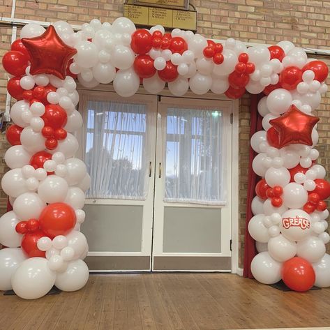 Ballons Arch Ideas, Red And White Balloon Arch, Red And White Balloon Garland, Valentines Ball, Balloon Gate, Organic Balloon Arch, Grease Theme, Balloon Hacks, Birthday Glam