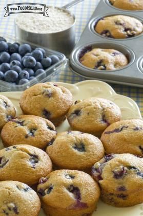 Whole Wheat Blueberry Muffins Breakfast Leftovers, Wheat Blueberry Muffins, Types Of Grains, Whole Wheat Blueberry Muffins, Quick Smoothie Recipes, Care Meals, Wheat Muffins, Work Breakfast, Easy Pancakes