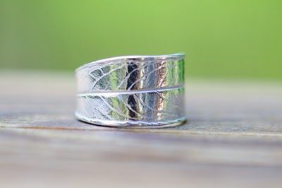 SilverBlueberry: Making a leaf ring with Precious Metal Clay Precious Metal Clay Rings, Metal Clay Rings, Metal Clay Tutorial, Pmc Clay, Geometric Silver Jewellery, Pmc Jewelry, Precious Metal Clay Jewelry, Art Clay Silver, Silver Metal Clay