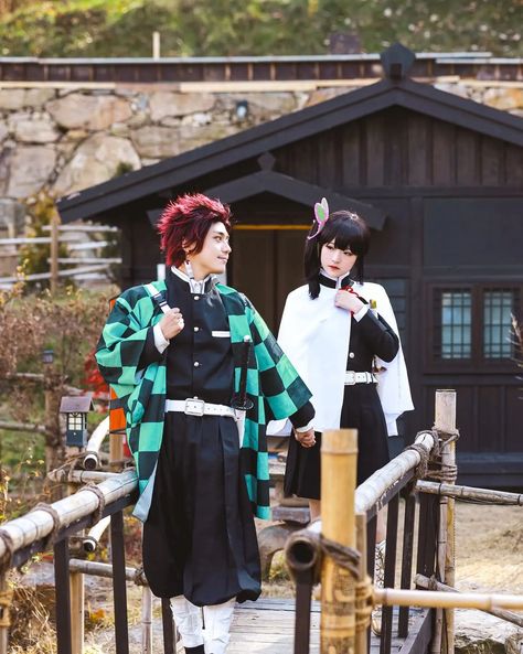 Cosplay Ideas For Duos Anime, Demon Slayer Couple Costume, Tanjiro And Kanao Cosplay, Couple Costume Anime, Couples Anime Cosplay, Matching Anime Costumes, Tanjiro And Nezuko Cosplay, Anime Couple Cosplays, Anime Couple Halloween Costumes