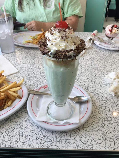 [I ATE] Mint chocolate chip milkshake from the Sunliner Diner. Mint Choc Chip Milkshake, Diner Food Recipes, Chocolate Chip Milkshake, Mint Milkshake, Mint Chocolate Chip Milkshake, Episode Stories, L Aesthetic, Diner Food, The Best Dinner Recipes