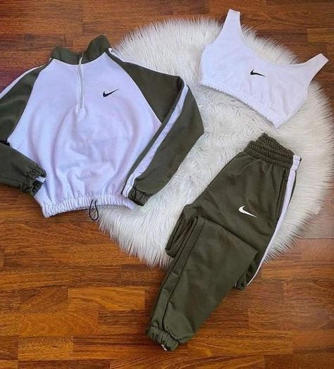 Chandas Nike, Nike Matching Sweat Set, Nike Sweats And Hoodie Set, Nike Casual Streetwear Sets, Matching Hoodie And Sweatpants Set Nike, Winter Outfits Warm, Cute Nike Outfits, Joggers Outfit, Dress Design Sketches