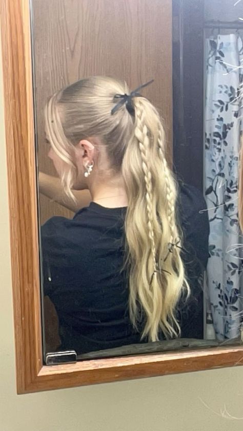 ponytail w/ two braids Check more at https://outfitfashionideas.com/2024/10/26/ponytail-w-two-braids/ Server Hair, Waitress Hairstyles, Concert Hairstyles, Swift Tour, Tour Outfits, Two Braids, Hair Stylies, Work Hairstyles, Long Blonde