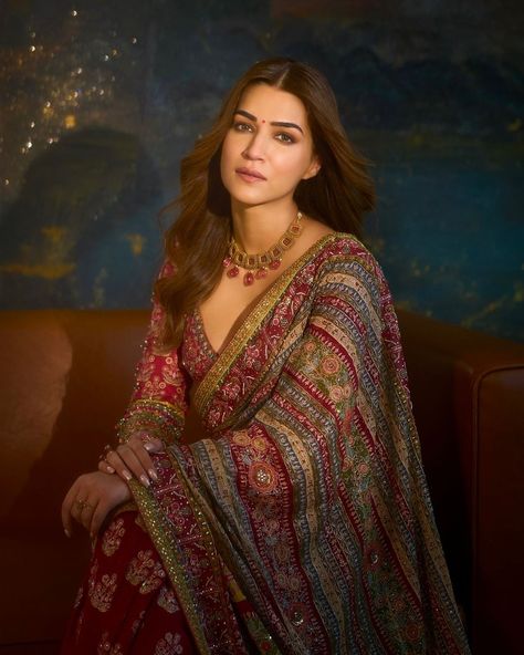 Kriti Sanon Saree, Full Sleeves Blouse Designs, Cutout Blouse, Kriti Sanon, Gorgeous Blouses, Silk Saree Blouse, Fashion Design Dress, Embellished Blouse, Trendy Blouse Designs