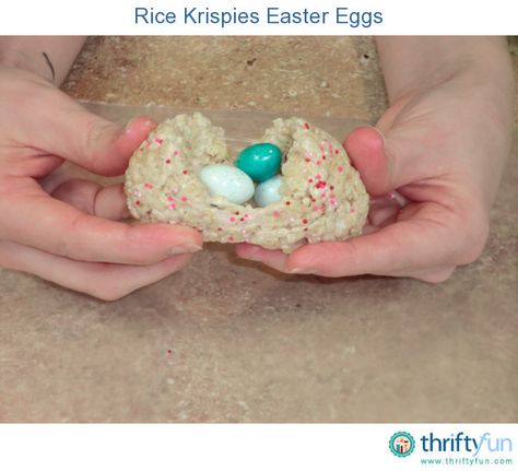 Rice Krispies treats are so yummy. These Easter eggs are so easy to make and kids will enjoy cracking them open to find a sweet surprise inside. Easter Egg Rice Krispie Treats, Crispy Eggs, Easter Rice Krispie Treats, Easy Sweet Treats, Fun Easter Treats, Holiday Food Ideas, Krispie Treats Recipe, Easter Snacks, Cereal Treats