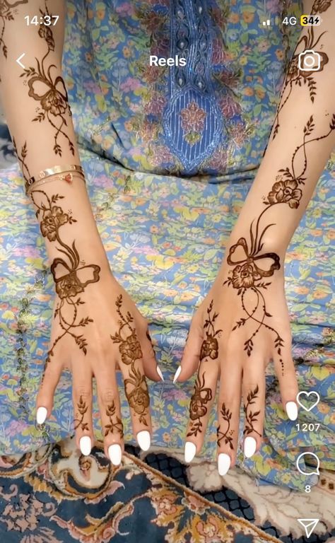 Coquette Mehndi Designs, Coquette Henna Design, Coquette Mehendi, Coquette Henna, Bow Henna, Hanna Tattoos, Neck Henna, Pakistani Henna Designs, Girly Henna