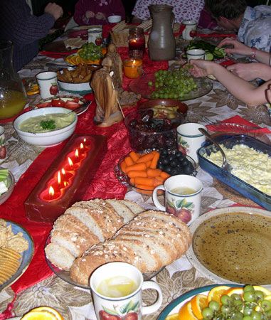 Bethlehem Dinner, Ward Christmas Party, Bethlehem Christmas, Vegetable Dips, Christmas Eve Traditions, Christ Centered Christmas, Christmas Eve Dinner, Christmas Program, Veggie Tray