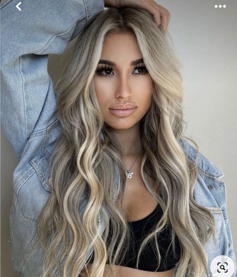 Blonde Hair 2023 Summer, Icy Blonde Balayage With Dark Roots, Dark Root Icy Blonde Balayage, Platinum Blonde Hair With Shadow Root Balayage Highlights, Blonde Ash Highlights, Shadow Root Blonde Hair, Blonde For Pale Skin, Balayage Hair With Money Piece, Platinum Blonde Hair With Shadow Root