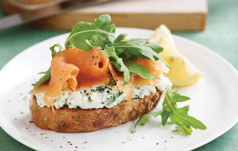 Smoked Salmon Recipes Breakfast, Healthy Brunch Recipes, Smoked Salmon Recipes, Healthy Food Guide, Healthy Brunch, Healthy Salmon, Weekend Breakfast, Health Breakfast, Smoked Salmon