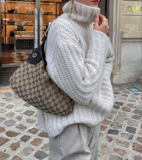 Gucci Bucket Bag Outfit, Gucci Bag Aesthetic, Bucket Bags Outfit, Gucci Bag Outfit, Gucci Bucket Bag, London Outfits, Designer Aesthetic, Hailey Baldwin Style, Fancy Things