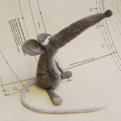 Stuffed Mouse, Tovad Ull, Mouse Crafts, Felt Mouse, Needle Felting Projects, Hand Felted, Needle Felted Animals, 판타지 아트, The Ship