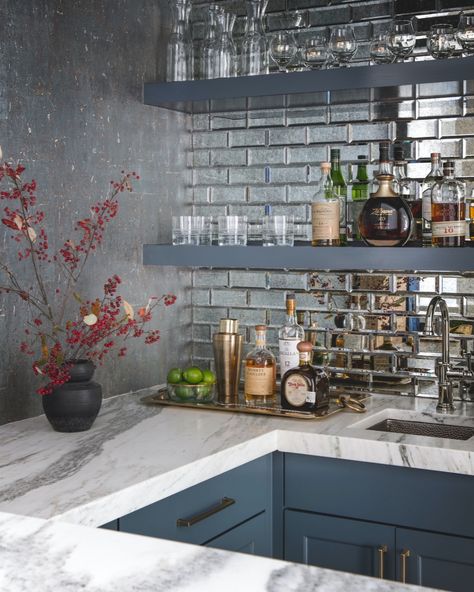 Morgan Farrow Interiors on Instagram: “Raising the bar with this design. 🍸 ... 📸: @costachristmedia @ornataresidentialservices @jennyoconnorstudio Haile Wossen” Subway Tile Bar, Tiled Bar, Tile Bar, Home Bar Rooms, Mirror Backsplash, Bar Mirror, Glass Subway Tile, Glass Backsplash, Wet Bars