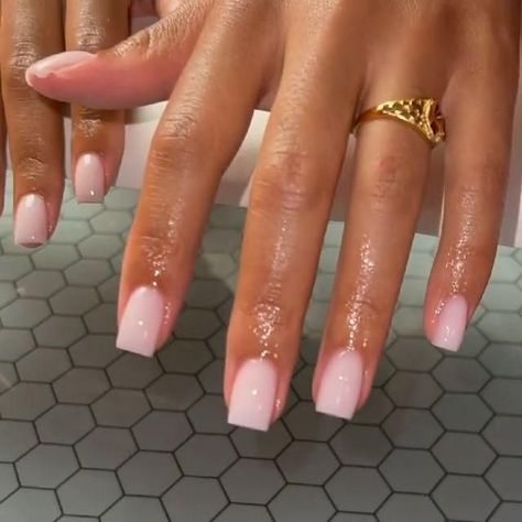 Short Square Acrylic Nails Ombre, Work Nails Short, French Tip Acrylic Nails Short, Nails Work, Stile Kylie Jenner, Overlay Nails, Content Video, Nails Short Square, Milky Nails