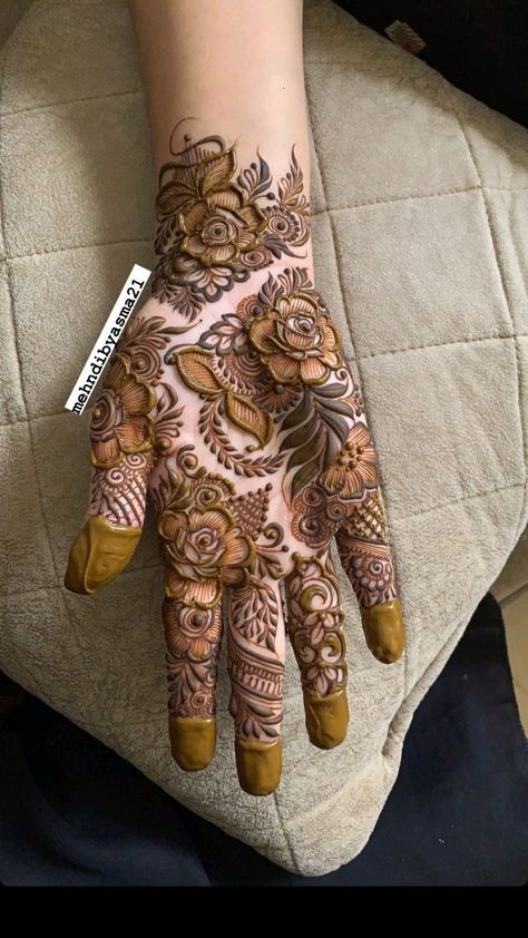 Fingers Mahendi Designs, Front Hand Khafif Mehndi Designs, Mehendi Designs For Hands Khafif, Mehandi Designs Khafif, Back Hand Design Mehndi Simple, Mehandi Back Design, Dubai Henna Design, Khafif Mehndi Designs New Back Hand, Front Hand Mehndi Designs Arabic