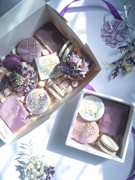 Treat box options for this eid ul adha #eidcollection #eidaladha #eidmubarak #treatboxes #cookies #sugarcookies #cupcakes #eidgifts #bakersofinstagram Eid Treats Boxes, Eid Treats, Purple Desserts, Eid Boxes, Eid Ideas, Instagram Cake, Cake Artist, Eid Ul Adha, Chocolate Hearts