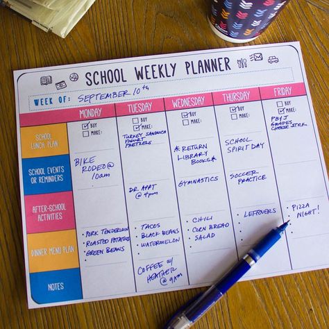 Thanksgiving Entertaining Ideas, Weekly School Planner, School Weekly Planner, Family Weekly Planner, School Countdown, Back To School Tips, School Hacks Diy, School Spirit Days, Thanksgiving Entertaining