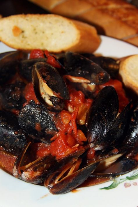 Italian Steamed Mussels Marinara Brussel Sprouts With Pancetta, Chilli Mussels, Mussels Marinara, Grilled Mussels, Steamed Mussels, Mussels Recipe, Healthy Italian, Roasted Brussel, Roasted Brussel Sprouts