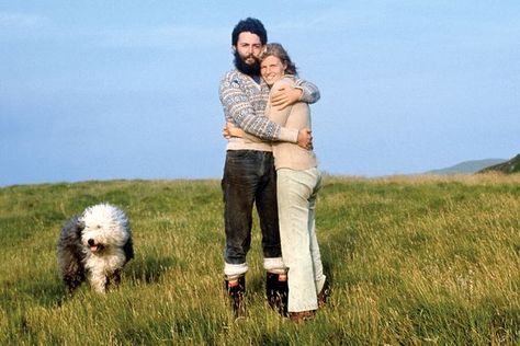 Paul Linda Mccartney, Paul Mccartney And Linda Eastman, Paul Mccartney Linda Eastman, Paul And Linda Mccartney In Love, Linda And Paul Mccartney, Ram Paul Mccartney, Paul Mccartney 70s, Linda Mccartney Photography, Paul Mccartney And Linda