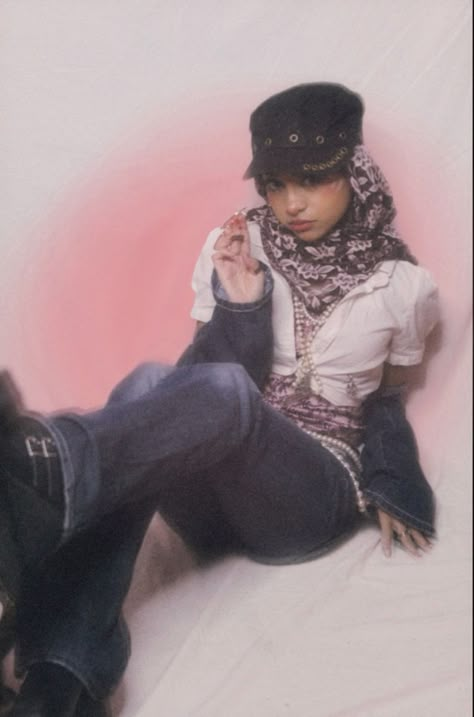 Japan Grunge Aesthetic, Grunge Outfits Y2k, Japan Grunge, Outfits Y2k Grunge, Hijabi Streetwear, Vintage Headphones, 90s Tumbler, Japanese 90s, Y2k Acubi