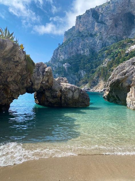 Beach Aesthetic Italy, Italian Island Aesthetic, Europe Beach Vacation, Summer Beach Vibes Aesthetic, Summer Island Aesthetic, Beach Island Aesthetic, Italy Beach Aesthetic, Beach Blue Aesthetic, Italy Islands