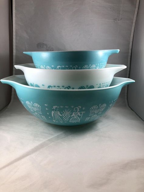 Set of 3 Pyrex Amish Butterprint cinderella bowls Vintage Pyrex Patterns, Vintage Cinderella, Rare Pyrex, Pyrex Patterns, Stacking Bowls, Mixing Bowl Set, Pyrex Mixing Bowls, Mid Century Kitchen, Mixing Bowls Set