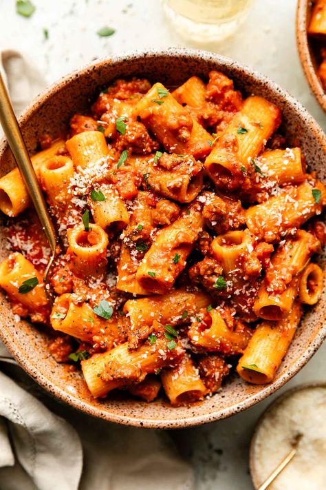 Slowly Simmered Italian Sausage Ragu (Stovetop & Slow Cooker) Sausage With Veggies, Italian Meat Sauce, Sausage Ragu, Spicy Italian Sausage, Ragu Sauce, Ragu Recipe, Italian Sausage Pasta, Italian Sausage Recipes, Easy Pasta Dinner