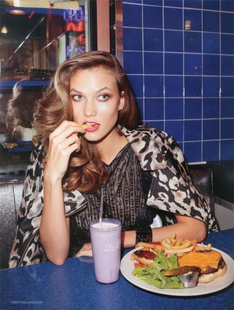 Fashion Editorials That Will Start a Food Craving: Editorial Vogue, Vogue Editorial, Food Photoshoot, Terry Richardson, American Diner, Model Profiles, Karlie Kloss, Vogue Uk, Good Burger