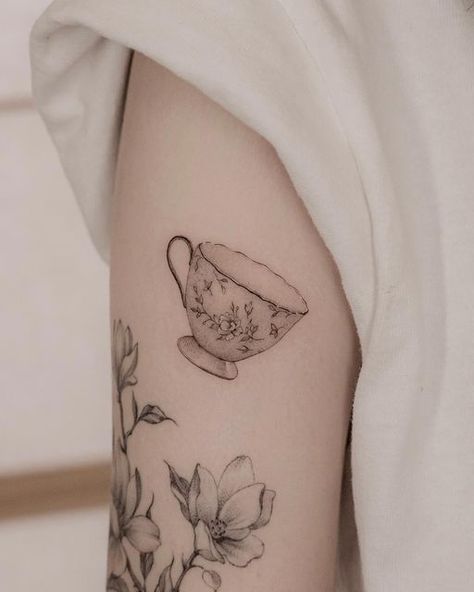 JK • Junghoon Kong on Instagram: "T E A  C U P 🍵 Memory of her grandparents 🤍  • Bookings open for the cities below • Frankfurt 🇩🇪 Mexico City 🇲🇽 Guadalajara 🇲🇽  Lima 🇵🇪  Istanbul 🇹🇷   Thank you, Marie! Done at @modu.studio   #teacup #teacuptattoo #minimaltattoo #detailtattoo #frankfurttattoo" Cup Of Tea Tattoo, Envelope Tattoo, Teapot Tattoo, Tea Tattoo, Teacup Tattoo, Tattoo Samples, Cup Tattoo, Mystical Tattoos, Irish Tattoos