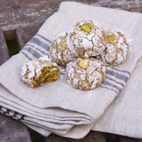 Gluten Free Italian Cookies, Italian Biscuits, Pistachio Gelato, Sicilian Food, Italian Sweets, Italian Christmas Cookies, Italian Cookie, Pistachio Cookies, Italian Cookie Recipes