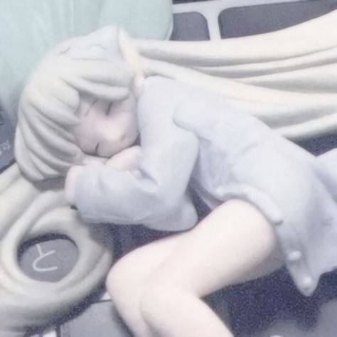 Chii Chobits Icon Aesthetic, Sleepycore Pfp, Chobits Icon, Angelcore Pfp, Blue Aesthetic Pfp, Blue Pfps, Anime Bad, Anime Figurines, Figure Poses