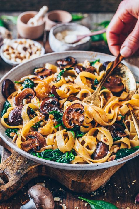 Vegan Spinach Pasta Recipes, Vegan Mushroom Pasta, Vegan Mediterranean, Pasta With Spinach, Vegan Mushroom, Spinach Pasta, Mushroom Pasta, Week Diet, Cleanse Recipes