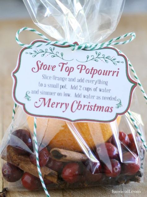 Christmas Gift For Neighbors, Potpourri Recipe, Stove Top Potpourri, Potpourri Recipes, Christmas Neighbor, Neighbor Christmas Gifts, Stovetop Potpourri, Neighbor Gifts, Homemade Christmas Gifts