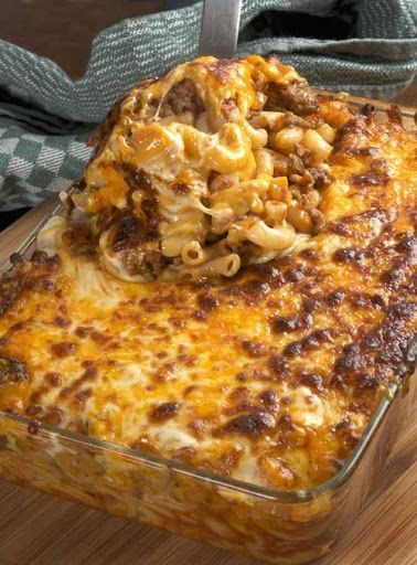 Make it easy on yourself and keep the family satisfied with this delicious Beefy Mac recipe. Cheesy Hamburger Casserole, Hamburger Casseroles Recipes, Best Beef Recipes, Hamburger Casserole, Beef Casserole Recipes, Hamburger Recipes, Beef Casserole, Easy Casserole Recipes, Easy Casserole