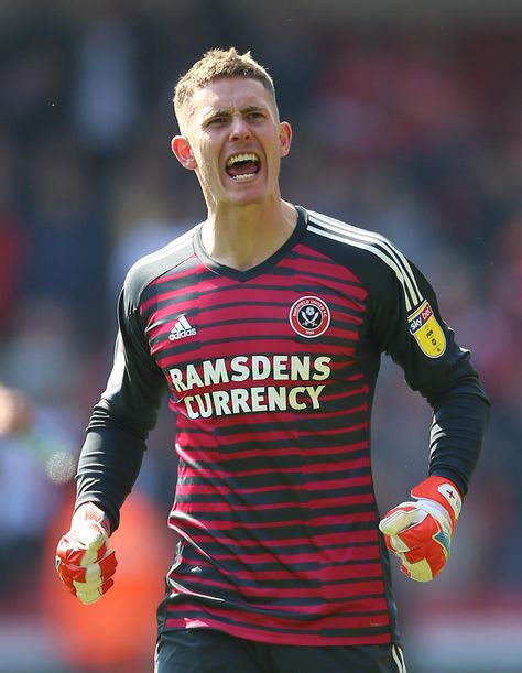 Goalkeeper Henderson returns to Sheffield United FourFourTwoCatch all of the action with NuMediaEntertainment.com Dean Henderson, Red And White Shirt, Best Football Team, Summer Signs, Sheffield United, Nottingham Forest, Football Kits, Sheffield, Football Team