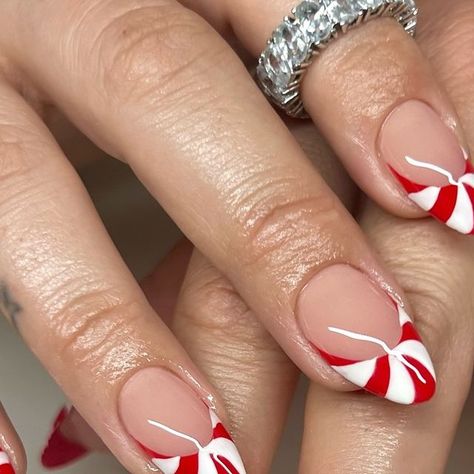 Patty 🤍 MIAMI NAIL ARTIST on Instagram: "candy cane frenchies 🍬🧑‍🎄 . Inspo from Pinterest . Used @nailzkatkat Rose Quartz French Tips white Use code “PBP10” for $$ off 🤍 . #nails #nailart #nailinspo #naildesign #candycane #christmas #red #frenchies #frenchtips #almond #apres #gelx #gelextensions #miami #miamigardens #miamilakes #hualeah #wynwood #doral #miramar #nailartist #nailtech" Peppermint Tip Nails, Red White Nail Designs, Candy Cane French Tip Nails Square, Easy Nail Christmas Designs, Candy Cane Nails Square, Candy Cane French Nails, Red And White Candy Cane Nails, French Dip Christmas Nails, Candy Cane Tip Nails