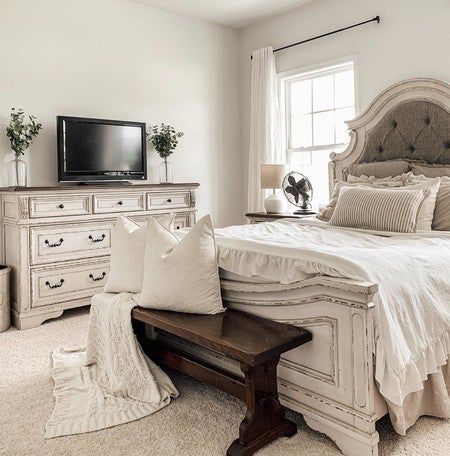 Beige And White Bedding, Whitewashed Dresser, Farmhouse Window Curtains, White Bedroom Curtains, Farmhouse Dresser Decor, Window Curtains Ideas, Ideas For A Bedroom, Green Curtains Bedroom, Farmhouse Chic Bedroom